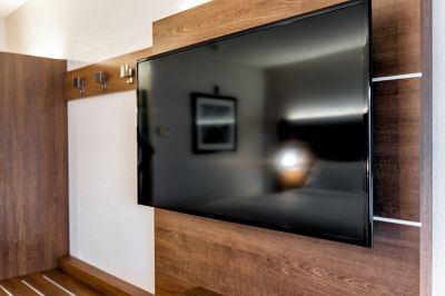 Television Hanging Service in Kansas City, MO